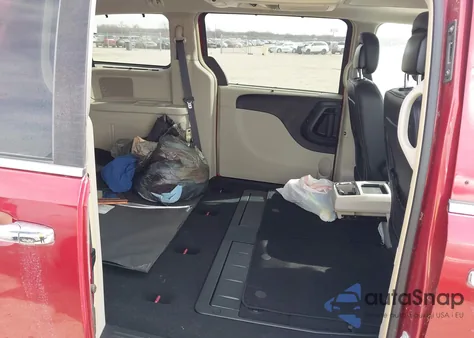 2016 Chrysler Town & Country Touring-L Anniversary Edition z USA, uszkodzony, nr VIN 2C4RC1CG3GR215594